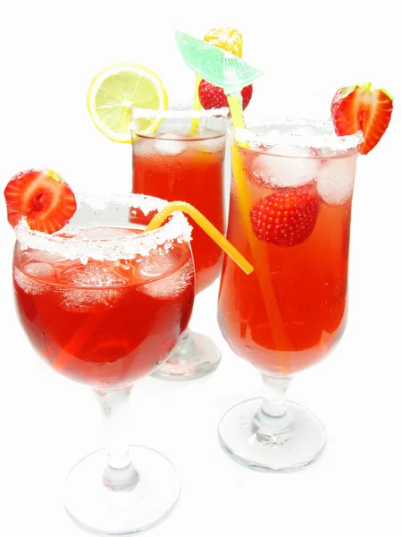 Röd cocktail drinkar punsch med jordgubbe — Stockfoto
