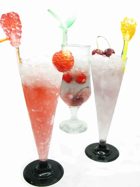 Alkoholhaltiga likör cocktail med körsbär — Stockfoto