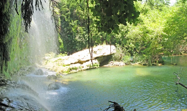 Cachoeira fora de grott kursunlu panorama — Fotografia de Stock