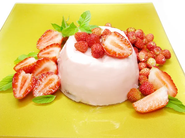 Aardbei dessert met pudding — Stockfoto