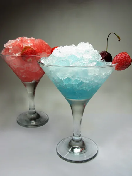 Two frozen cocktail drinks with ice — Stock Photo, Image
