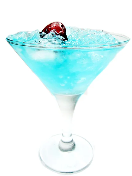 Cocktail alcolico al curacao blu con ciliegia — Foto Stock