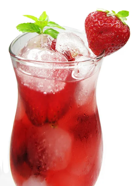 Bebida de cóctel de ponche de fruta con fresa —  Fotos de Stock