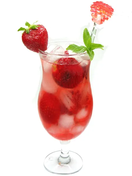 Aardbei cocktail vruchtenpunch cocktail — Stockfoto