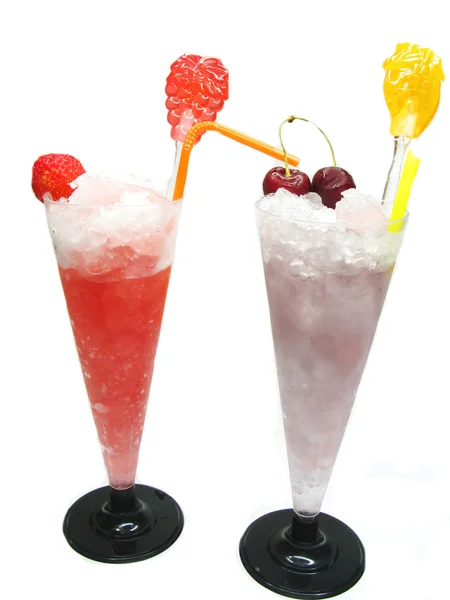 Два коктейльні напої з вишнею — стокове фото