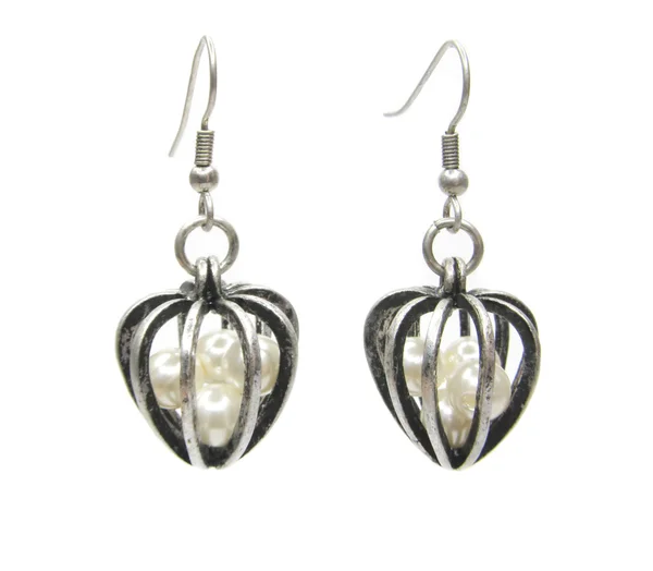 Silberne Ohrringe mit Perle — Stockfoto