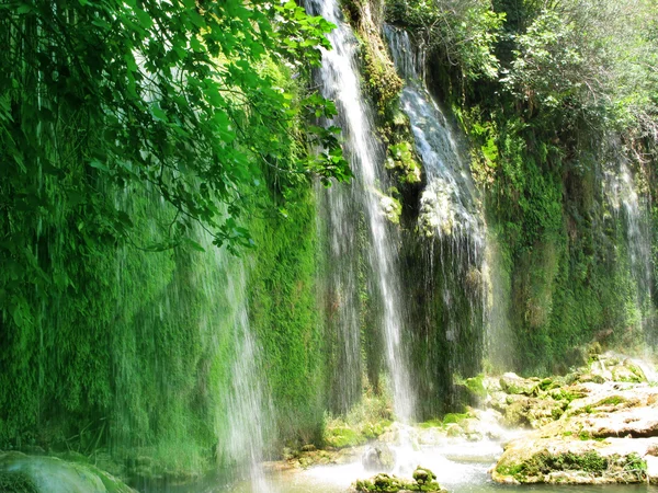 Cachoeira salpicando peru kursunlu — Fotografia de Stock