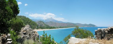 Akdeniz kıyılarında Panoraması