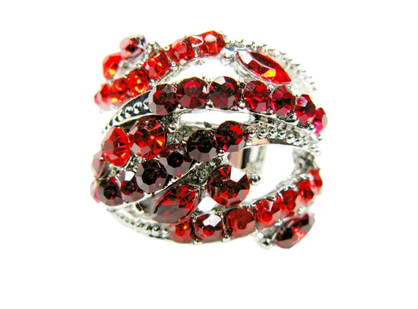 Glänsande smycken ring med röda kristaller — Stockfoto