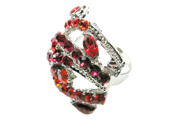 Glänzender Ring mit Schmuck aus roten Kristallen — Stockfoto