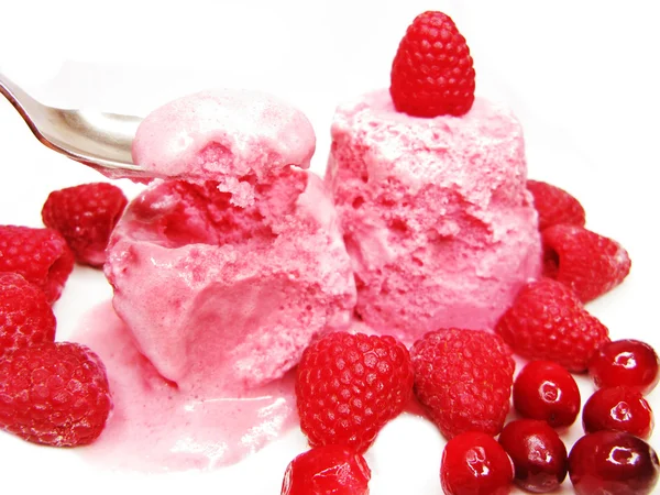 ピンク フルーツ アイス クリームとラズベリー — ストック写真