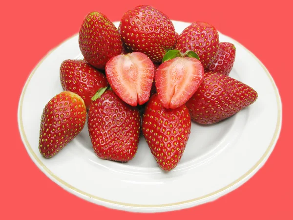 빨간색 바탕에 딸기 — 스톡 사진