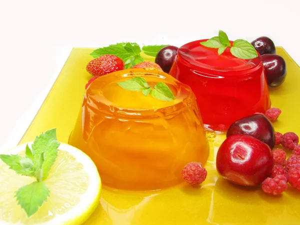 Gyümölcs zselés desszert cherry eper és málna — Stock Fotó