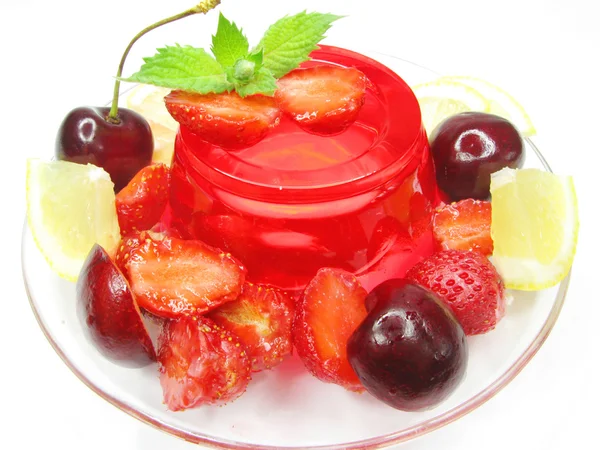 Sobremesa de cereja com geleia vermelha — Fotografia de Stock