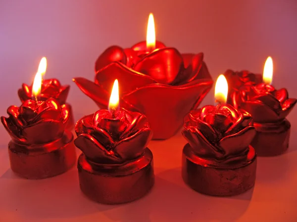 Piros rózsa spa aroma gyertyák beállítása — Stock Fotó