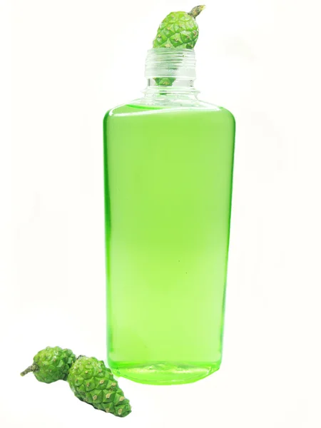 Душова гелева пляшка з екстрактом ялиці — стокове фото