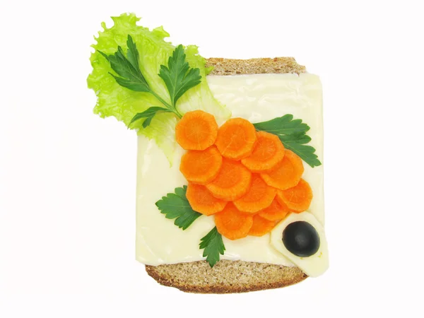 Kreativ vegetabiliska smörgås med ost och morot — Stockfoto