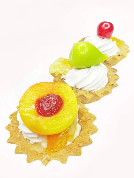 Γλυκό φανταχτερό κέικ με φρούτα — Φωτογραφία Αρχείου