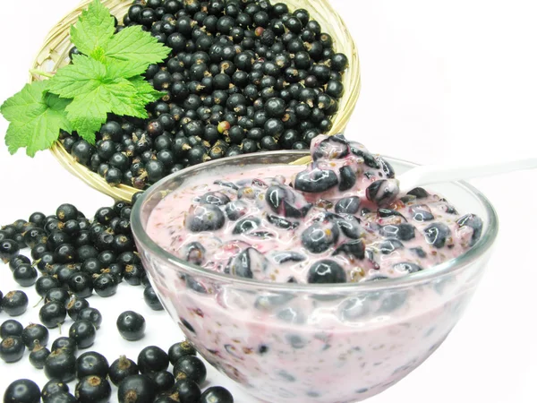 Fruit smoothie yogurt with currant — Stock Photo, Image