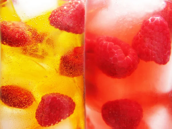 Fruit cold juice drinks with raspberry background — Stock Photo, Image