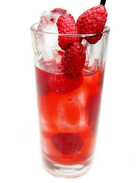 Alcohol cóctel rojo con frambuesa —  Fotos de Stock