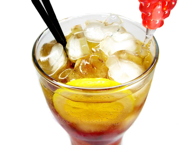 Alkoholischer Cocktail mit Eis — Stockfoto