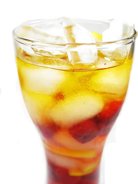Bebida de suco frio de frutas com limão e framboesa — Fotografia de Stock