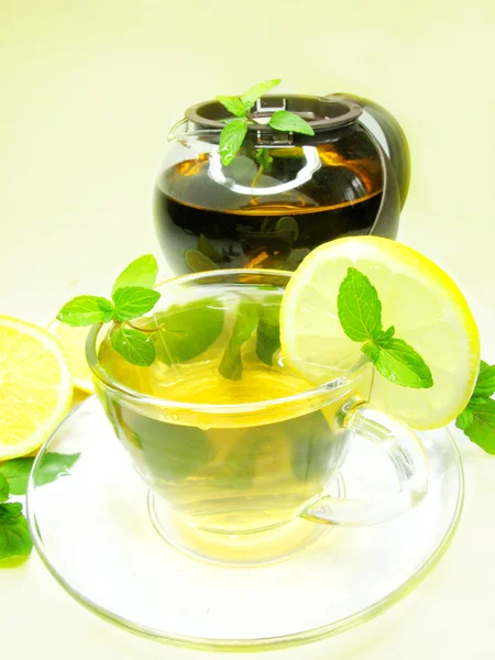 Bitkisel çay nane ve limon ile — Stok fotoğraf