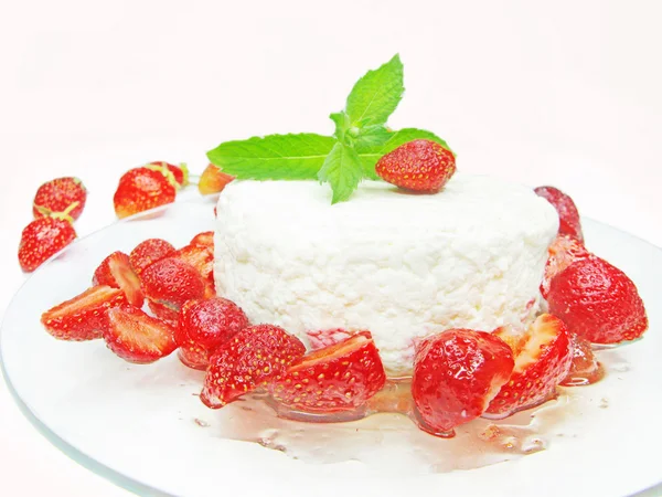 Dessert aux fraises avec pudding — Photo