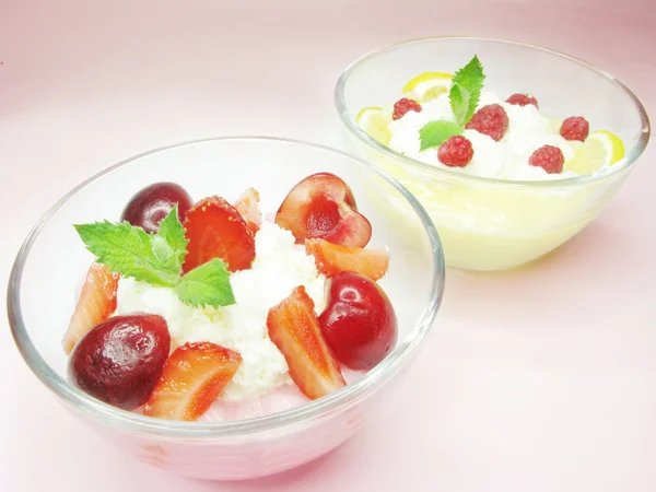 Raspberry dessert with pudding — Stock Photo, Image