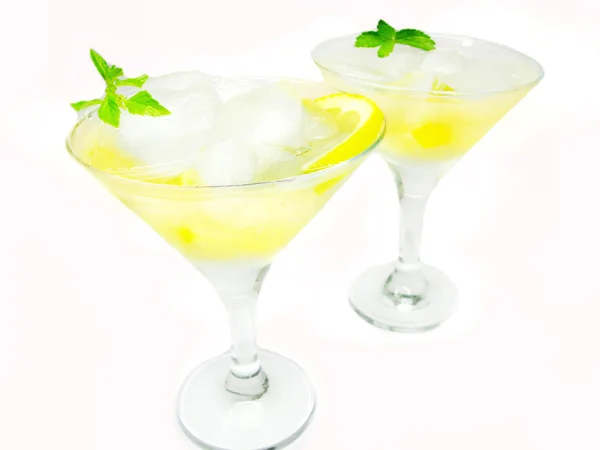 Cóctel de licor de alcohol con limón — Foto de Stock