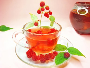 kırmızı meyve çay withraspberry çilek