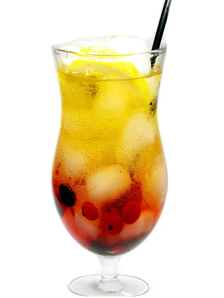 Frukt kall juice drink med bär — Stockfoto