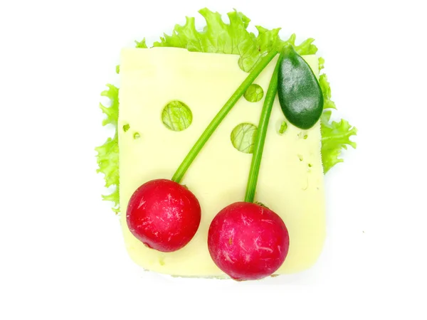 Kreativní zeleniny sendvič se sýrem a ředkvičky — Stock fotografie