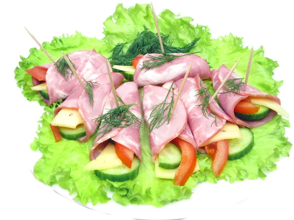Speckgrillrollen auf Salatgemüse — Stockfoto
