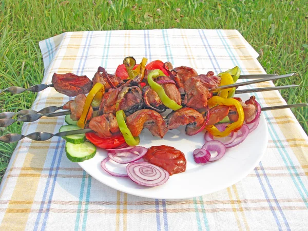 М'ясо на грилі з овочами — стокове фото