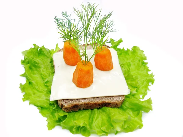 Kreatív növényi szendvics sajttal és sárgarépa — Stock Fotó