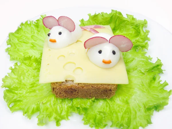 Креативний овочевий бутерброд з сиром — стокове фото