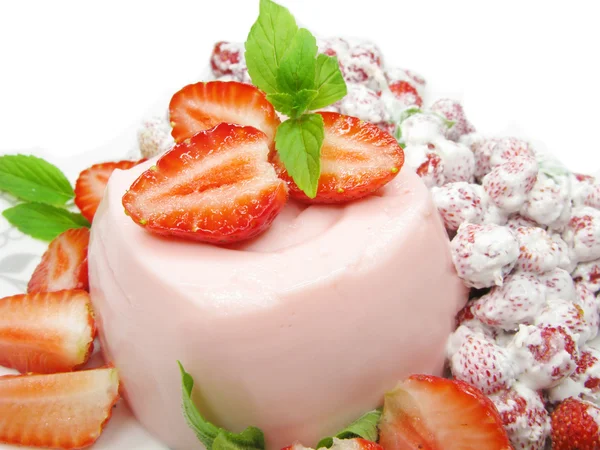 Fruit stawberry dessert met pudding — Stockfoto