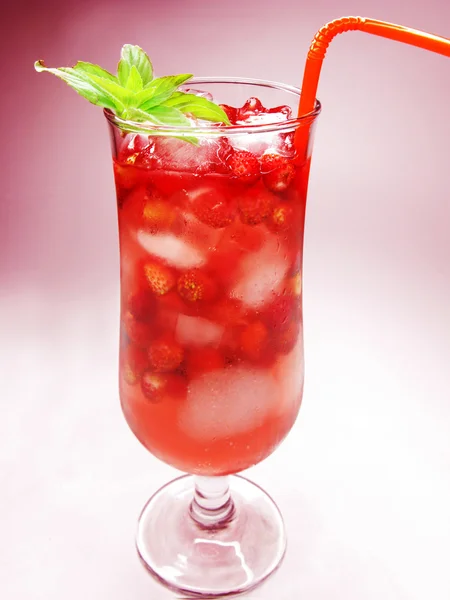 Fruit cocktail smoothie met wilde aardbei — Stockfoto