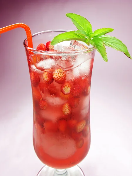 Fruit cold juice drink with wild strawberry — Stock Photo, Image