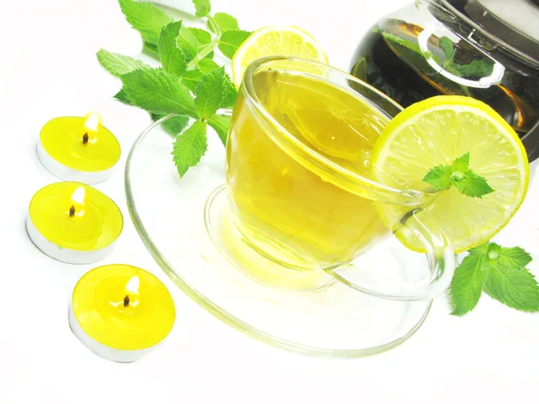 과일 노란 레몬과 민트 차 — 스톡 사진