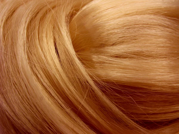 Lesklé vlasy tmavé pozadí — Stock fotografie