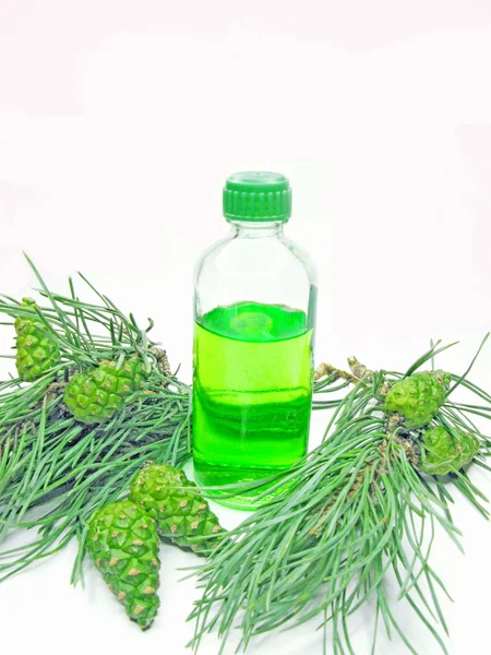 Lázně aroma zelený olej láhev s jedle extrahovat — Stock fotografie