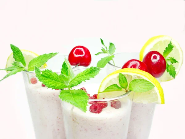 Batido de cócteles de frutas con frambuesa —  Fotos de Stock