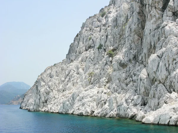 Biały wysokiej skały w Morze Egejskie — Zdjęcie stockowe