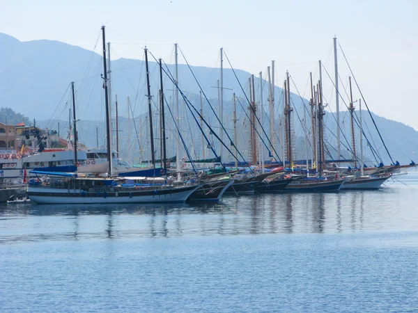 Порт з яхтами на курорті Мармарис Туреччина — стокове фото