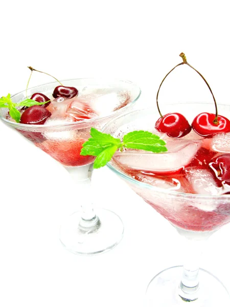 Coquetéis de licor de álcool com cereja — Fotografia de Stock