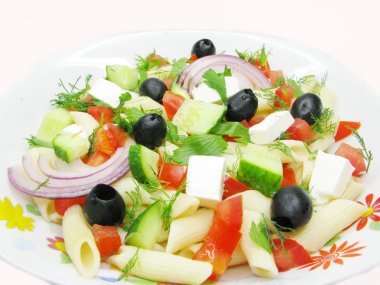 Yunan makarna salatası