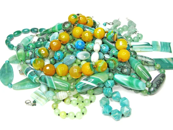 Montón de perlas de semigem verde — Foto de Stock